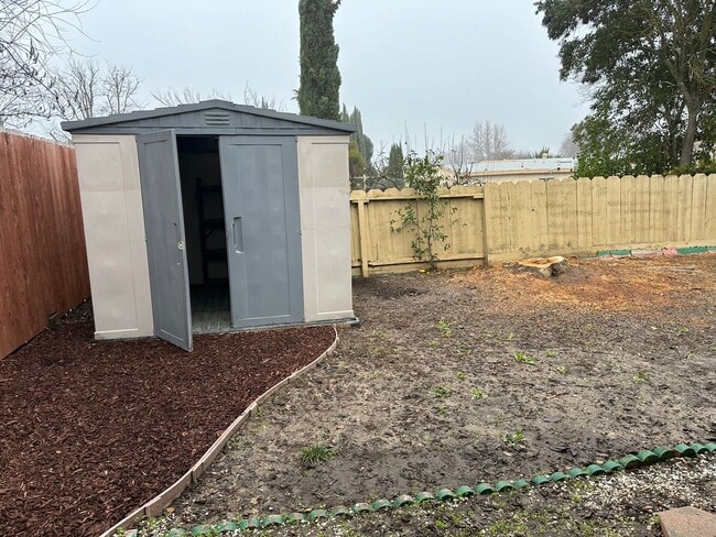 Building Photo - Well Kept Home in Sierra Bonita