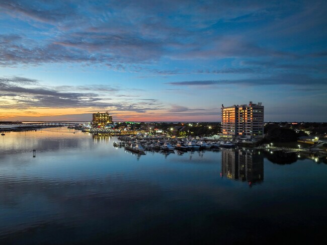 Primary Photo - 320 Harbor Blvd