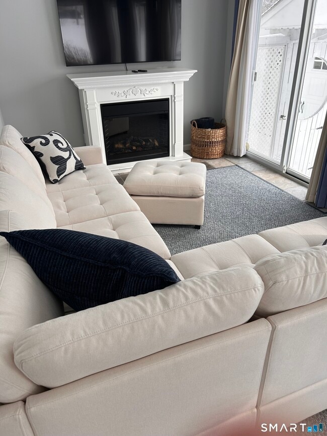 Building Photo - 22 Indianola Rd