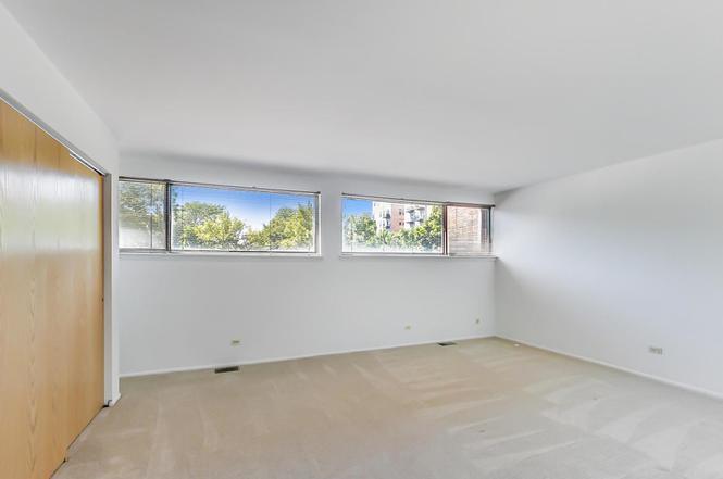 Building Photo - 827 S Racine Ave