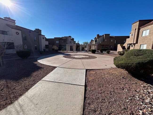 Building Photo - ***SPRING SPECIAL DEAL!! $600 OFF FIRST MONTHS RENT IF MOVED IN 2 WEEKS!!***  CHARMING EAST LAS V...