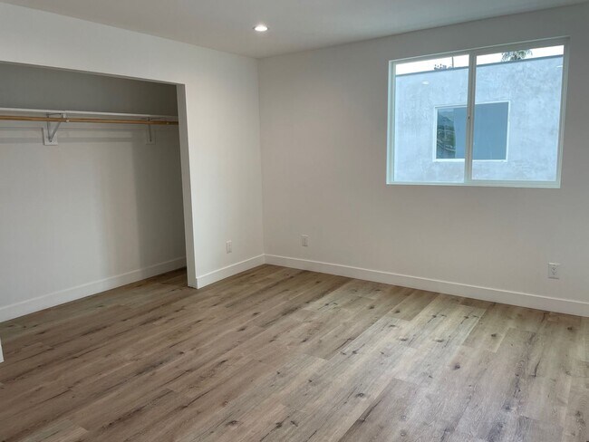 Building Photo - 1529 Winona Blvd