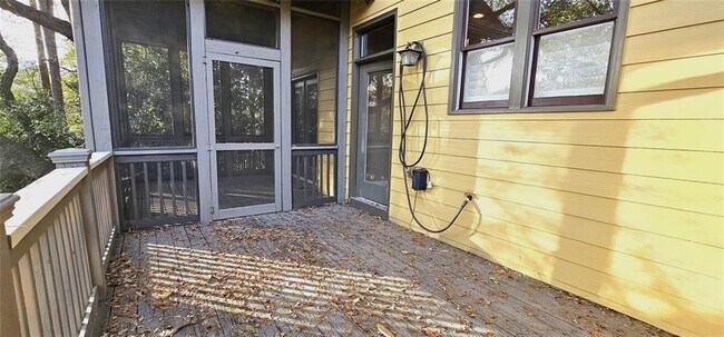 Building Photo - 703 Pershing Ave SE