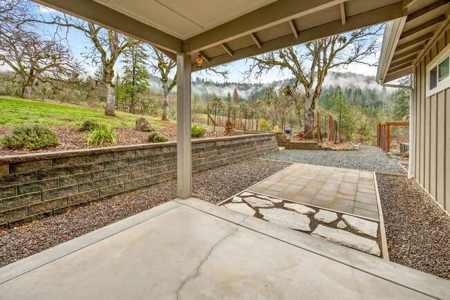 Building Photo - 860 Humbug Creek Rd