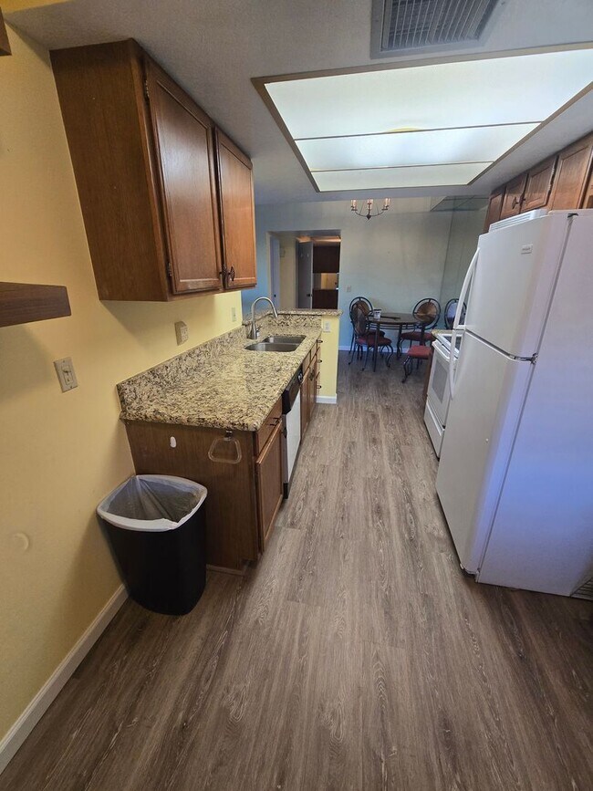 Building Photo - Beautiful 2 bedroom, 2 bath Condo available