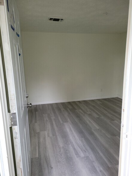 Building Photo - 1541 W 1st St