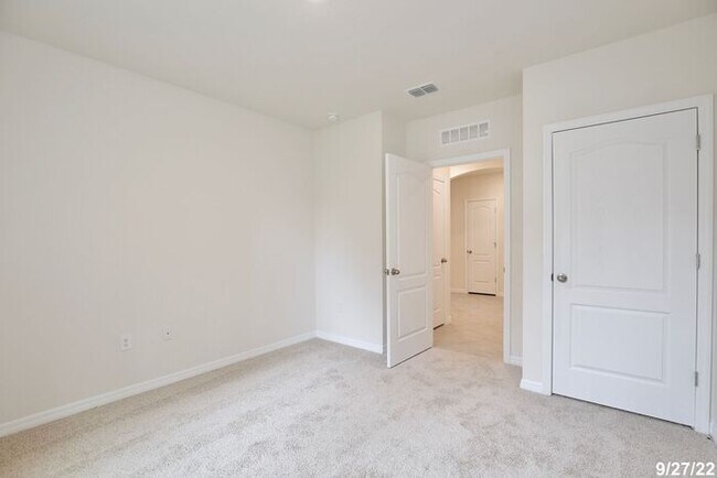 Building Photo - Modern 4/2 Home in Sanford with Open Concept Living and 2 Car Garage!