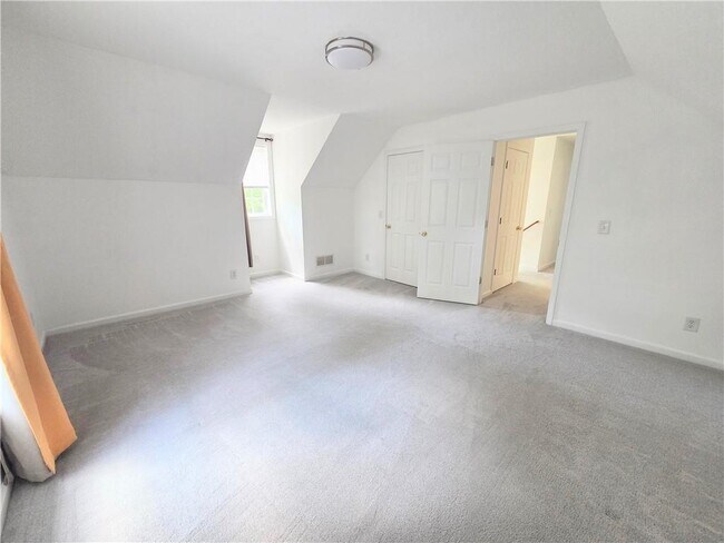 Building Photo - 3060 Glen Wallace Dr