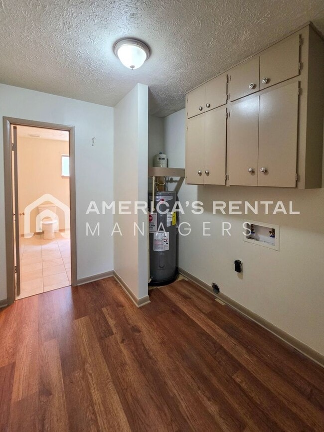 Building Photo - 3100 Apple Valley Ln