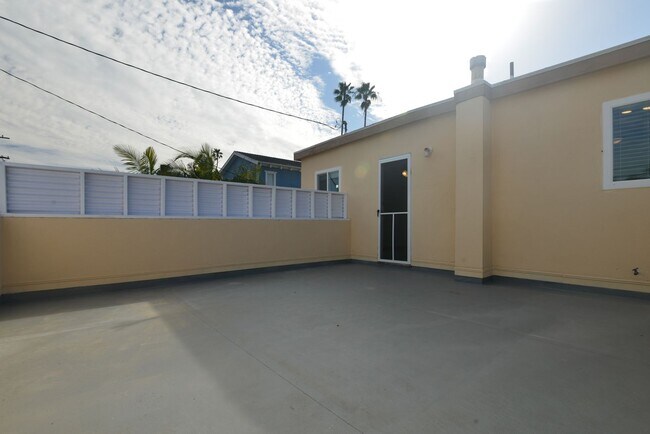 Building Photo - Ocean Avenue Duplex