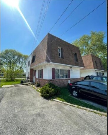 Building Photo - 806 W Oak Ln