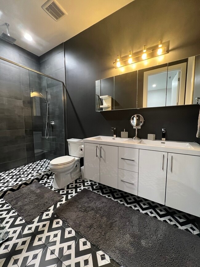 Building Photo - 815 N Richmond St