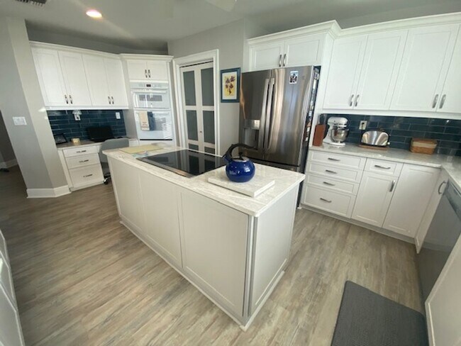 Building Photo - 15160 Harbour Isle Dr