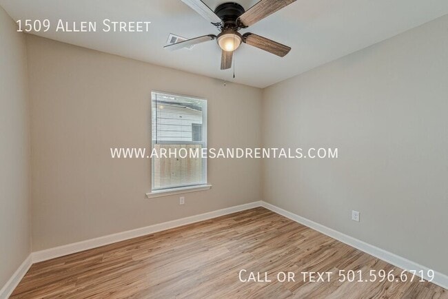 Building Photo - 1509 Allen St