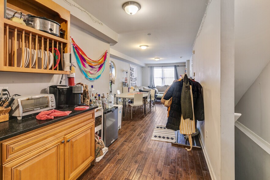 Building Photo - 1628 N Willington St