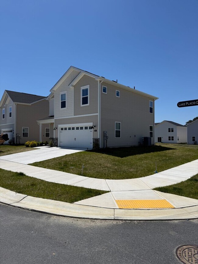 Building Photo - 1670 Lake Placid Dr