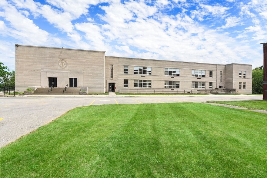 Primary Photo - The Benedict