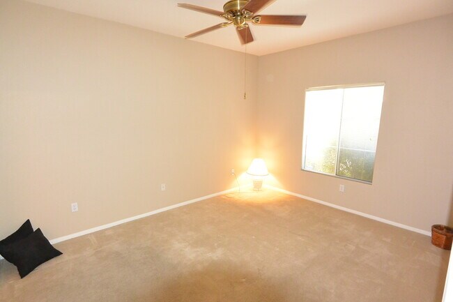 Building Photo - 1st Flr Condo 2 Bed W/Den - Gated Communit...