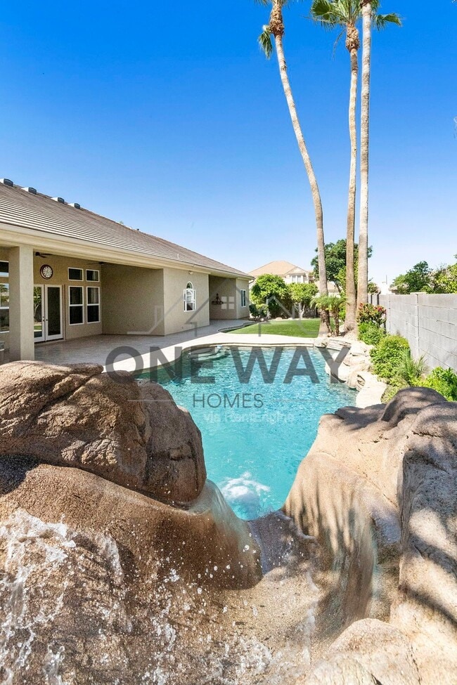 Building Photo - 4432 E Ford Ave