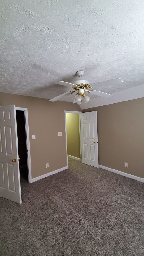 Building Photo - 3 Bedroom Home in Gated Community