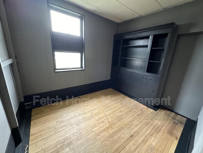 Building Photo - 107 E Main St