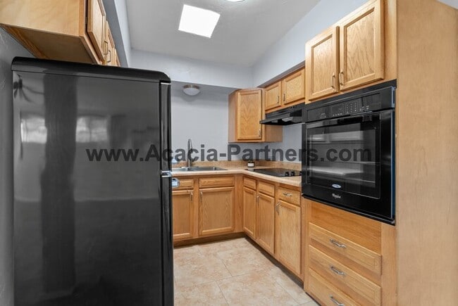 Building Photo - Two Bedroom Home with Guest House
