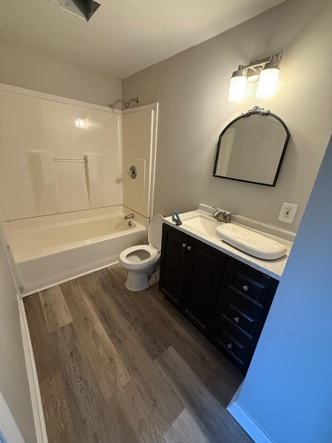 Building Photo - 1343 Cox Ave