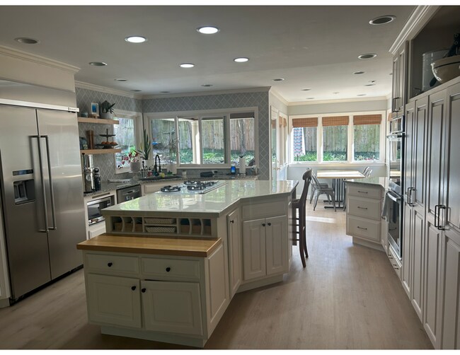Primary Photo - 339 S Palisades Dr