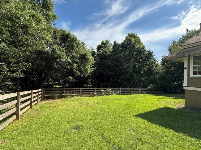 Building Photo - 5058 Austell Powder Springs Rd