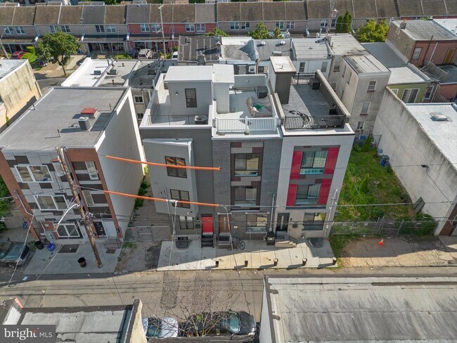 Building Photo - 1528 W Seybert St