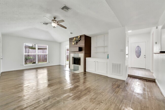 Building Photo - 22102 Breezy Hill Dr