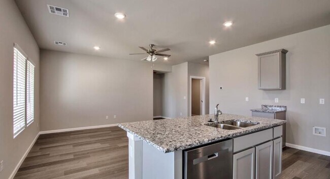 Building Photo - 10521 SW 41st St