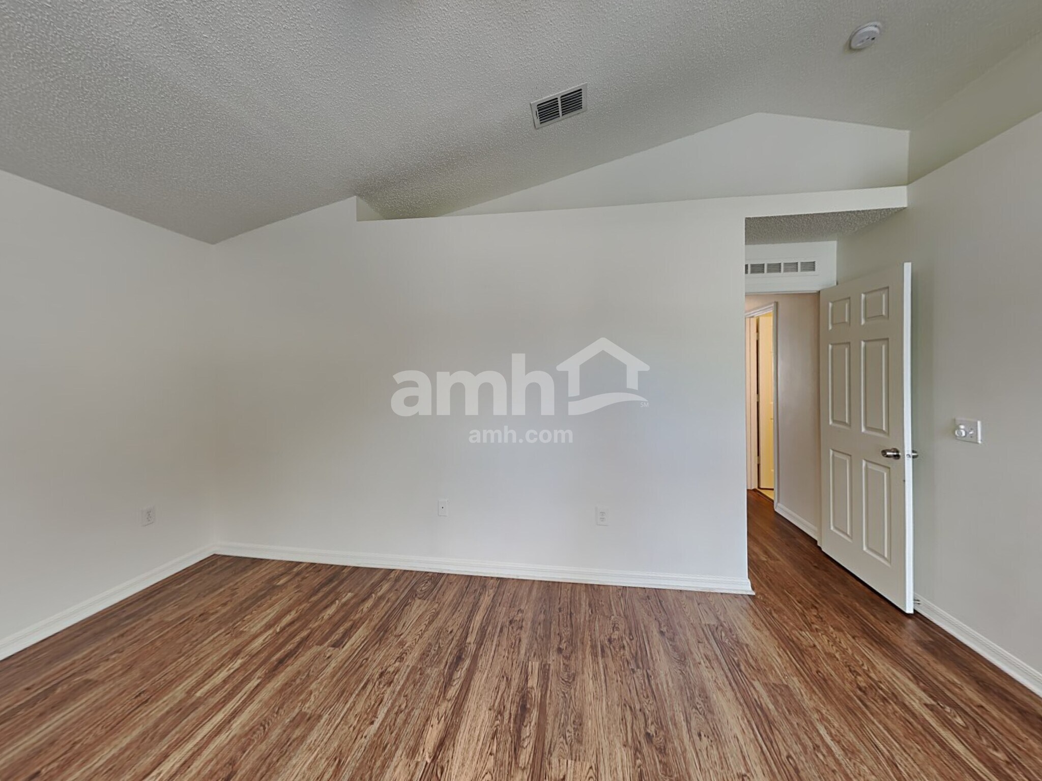 Building Photo - 10619 Opus Dr
