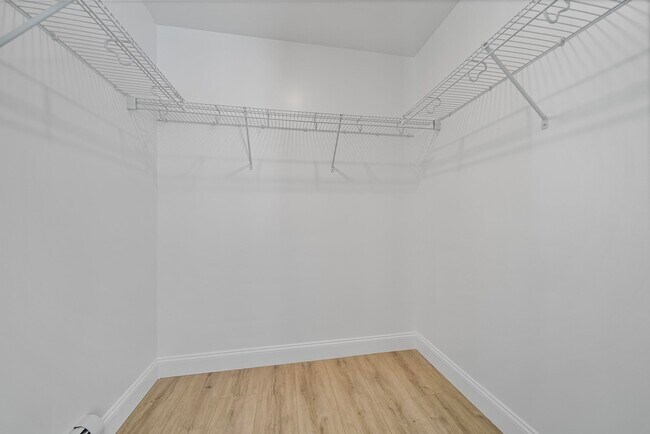 Building Photo - 142 S Main St