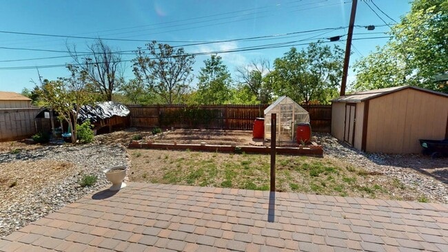 Building Photo - Eco-FriendlySouthwest Gem with Gardens & S...