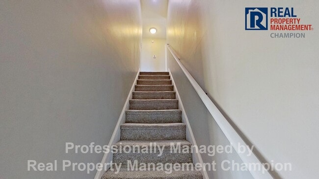 Building Photo - 3 BD/2.5 BA Home with Fenced Yard & Attached Garage