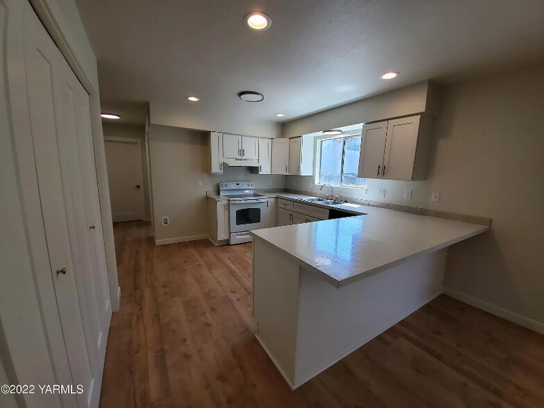 Building Photo - 1806 Smith Ln
