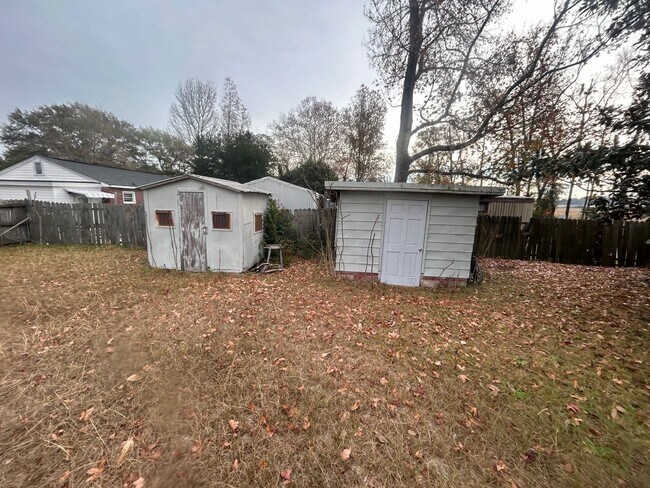 Building Photo - 3604 Hydrangea St