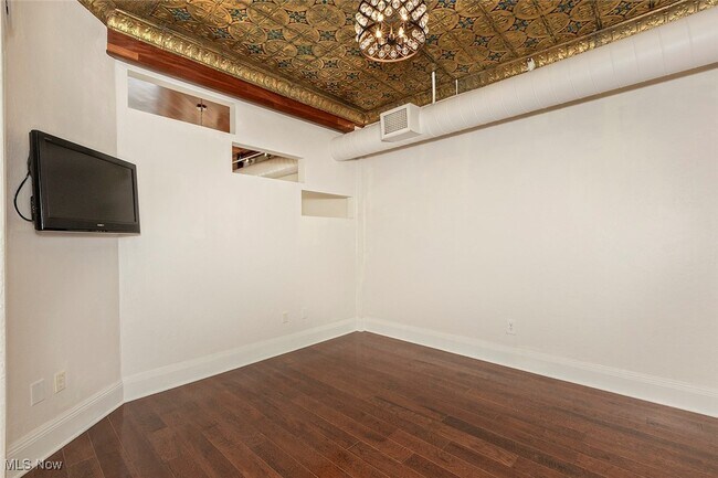 Building Photo - 408 W St Clair Ave