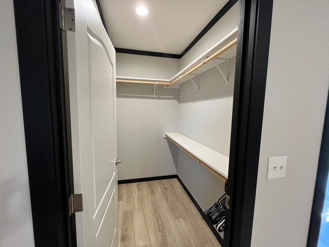 Building Photo - 1093 Anna Ln