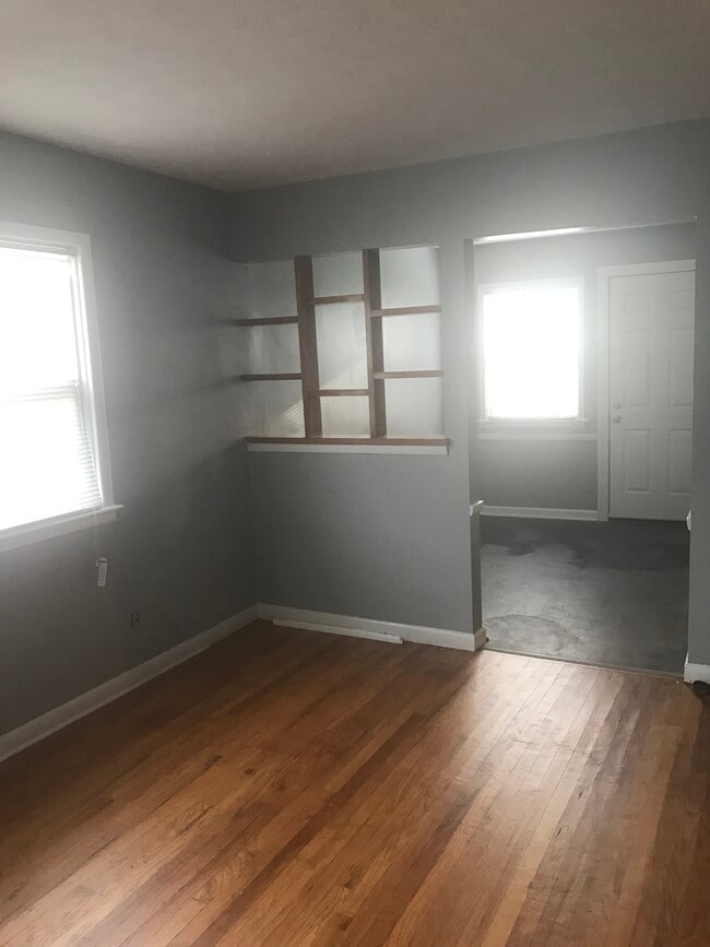living room looking into dining room - 115 N Hampton Rd