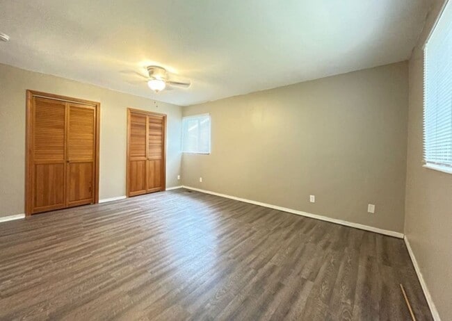 Building Photo - Spacious 3-Bedroom Ranch with Fenced Yard, Garage Workshop & Prime East Normal Location