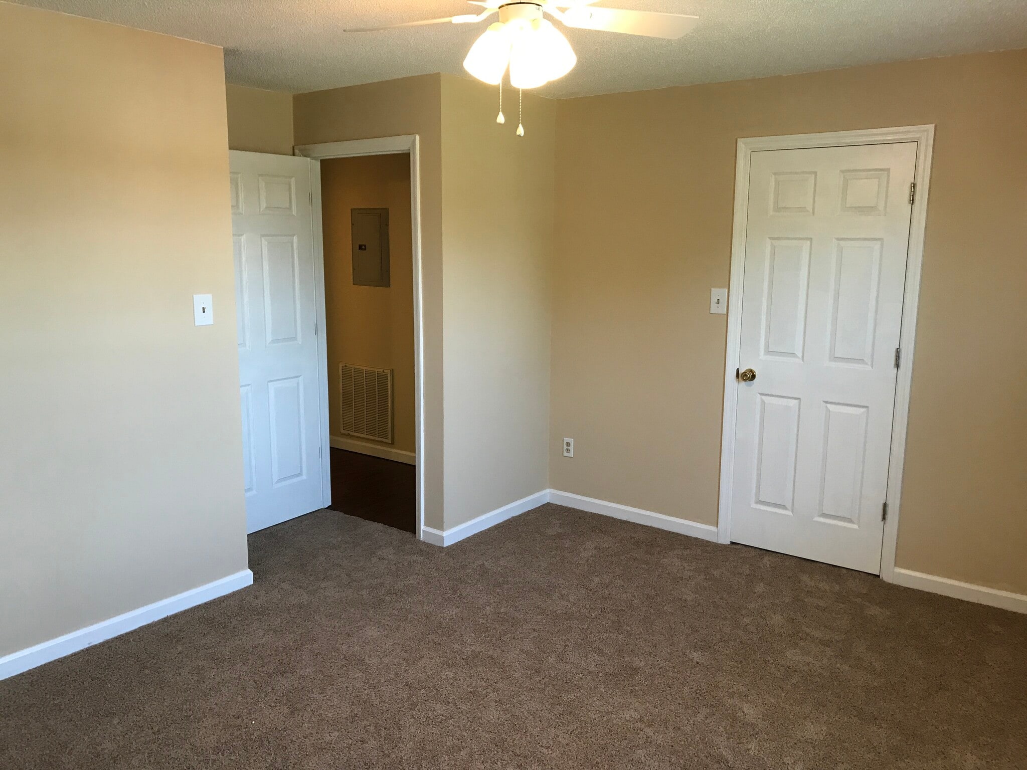 Master Bed - 723 Pleasant Valley Rd