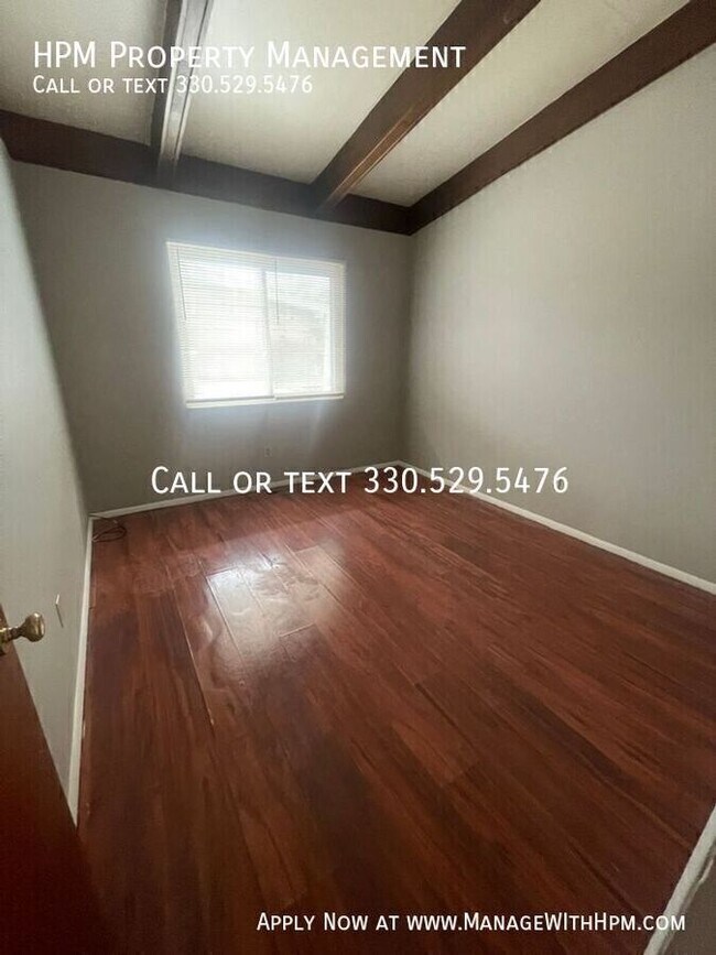 Building Photo - 871 Bryant Ave