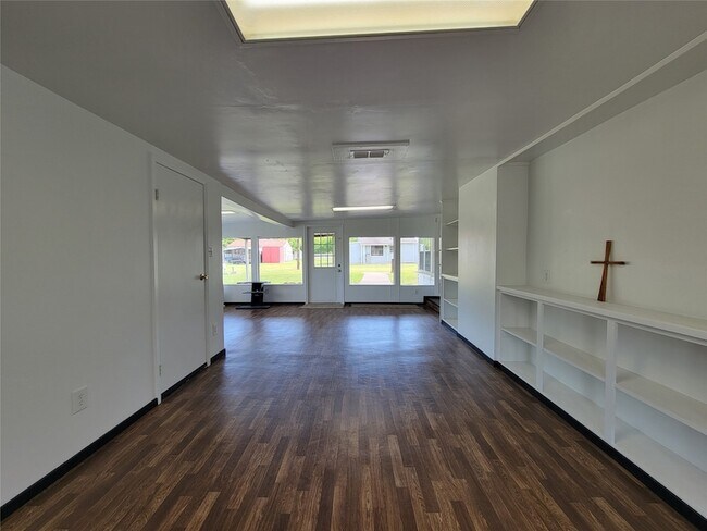 Building Photo - 1112 VZ Co Rd 1703