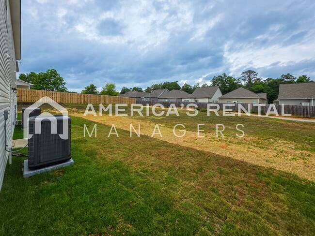 Building Photo - 89 Park Dr S