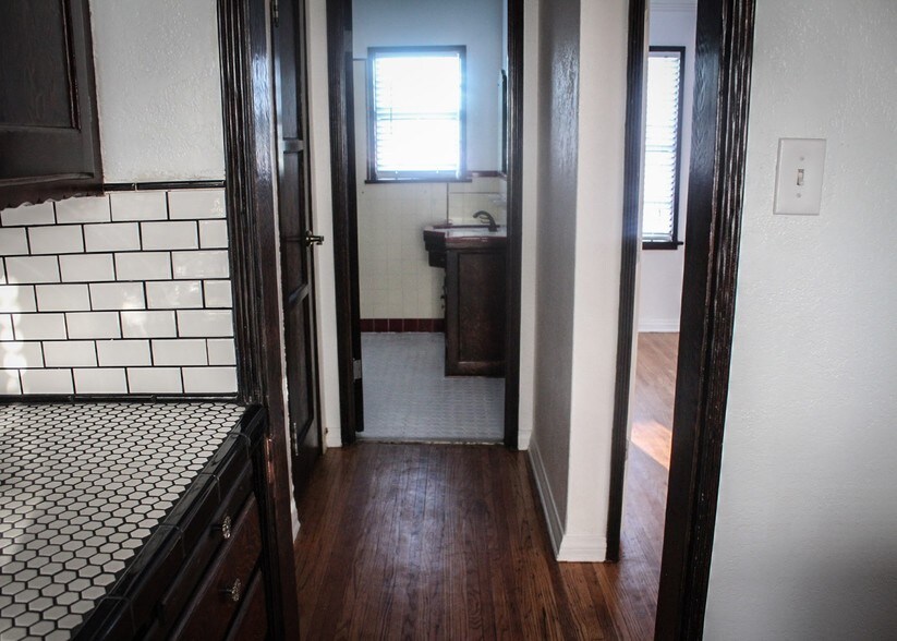 Building Photo - 4256 2nd Ave