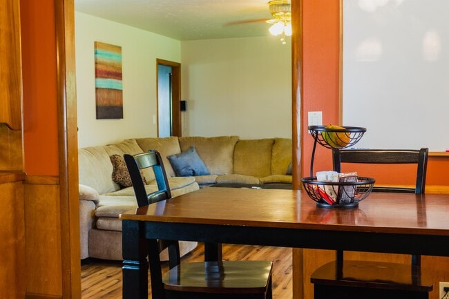 Building Photo - 1001 W Will Rogers Dr