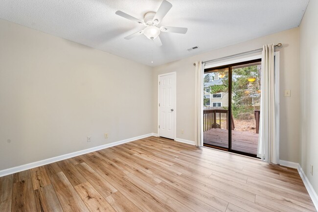 Building Photo - 1 Bed 1 Bath End Townhome in Five Oaks AVA...