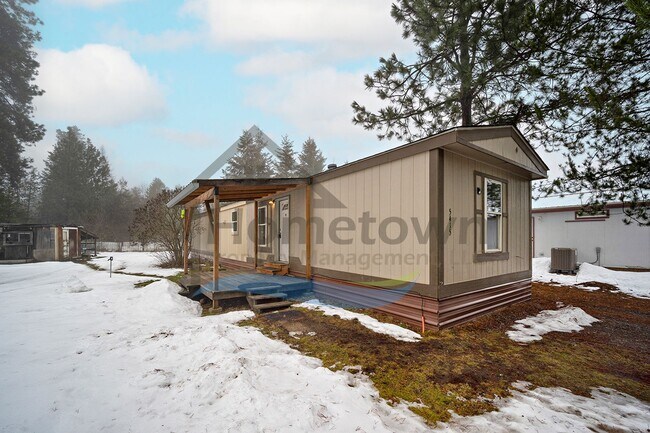 Building Photo - 2 Bedroom 2 Bathroom Home with Off-Street Parking Available in Athol!